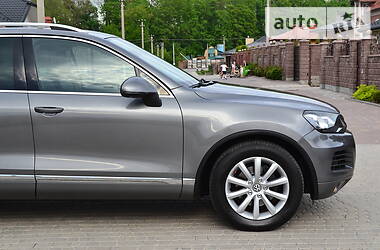 Позашляховик / Кросовер Volkswagen Touareg 2011 в 