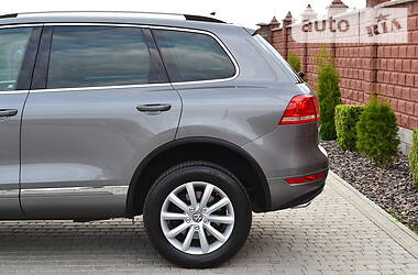 Позашляховик / Кросовер Volkswagen Touareg 2011 в 