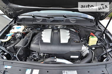 Позашляховик / Кросовер Volkswagen Touareg 2011 в 