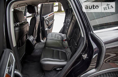 Позашляховик / Кросовер Volkswagen Touareg 2012 в 