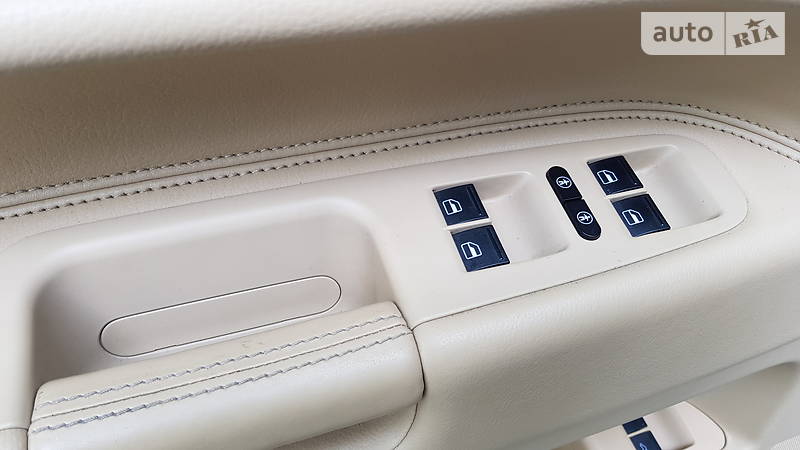 Позашляховик / Кросовер Volkswagen Touareg 2009 в Полтаві
