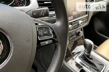 Позашляховик / Кросовер Volkswagen Touareg 2016 в 