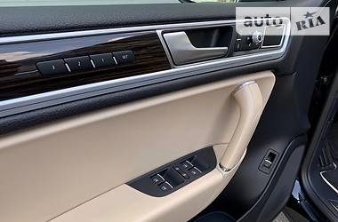 Позашляховик / Кросовер Volkswagen Touareg 2016 в 
