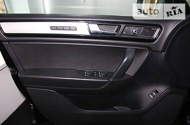 Позашляховик / Кросовер Volkswagen Touareg 2010 в 