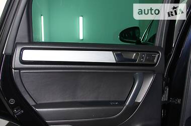 Позашляховик / Кросовер Volkswagen Touareg 2010 в 