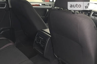 Позашляховик / Кросовер Volkswagen Touareg 2014 в 