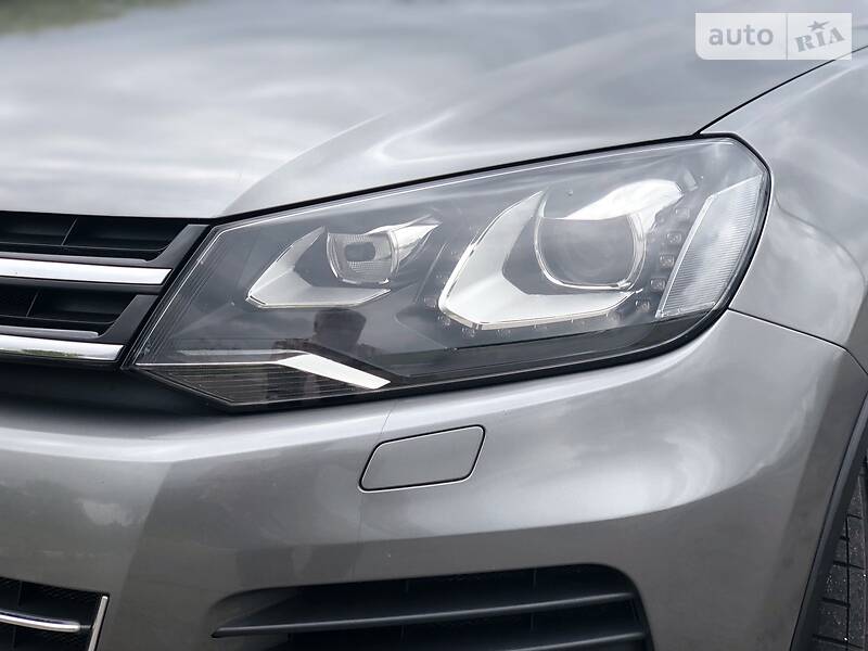 Позашляховик / Кросовер Volkswagen Touareg 2013 в Запоріжжі