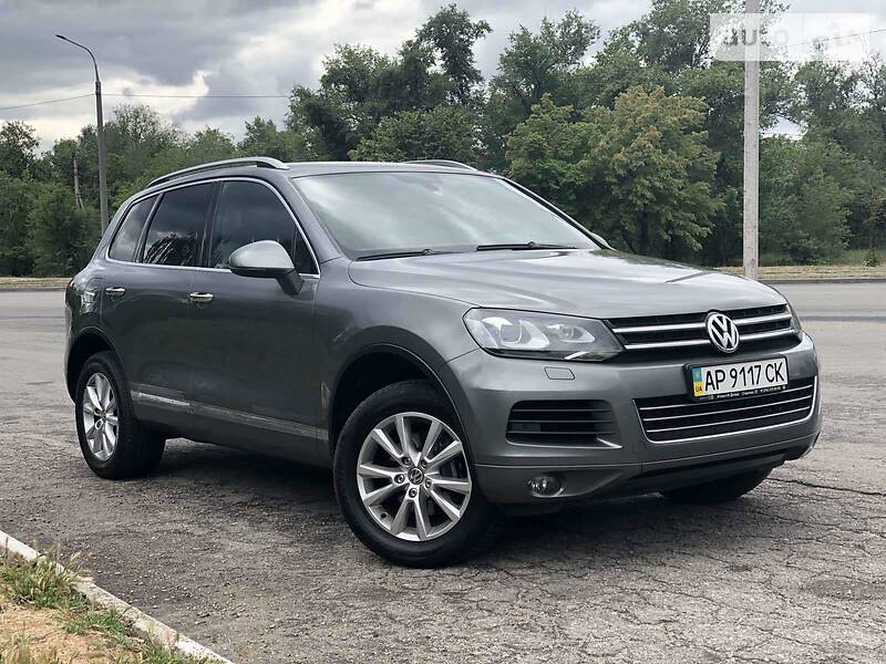 Позашляховик / Кросовер Volkswagen Touareg 2013 в Запоріжжі
