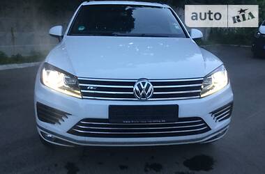 Позашляховик / Кросовер Volkswagen Touareg 2015 в Києві