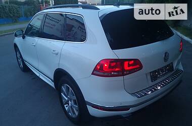 Внедорожник / Кроссовер Volkswagen Touareg 2015 в 