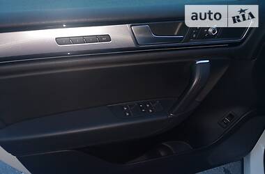 Внедорожник / Кроссовер Volkswagen Touareg 2015 в 