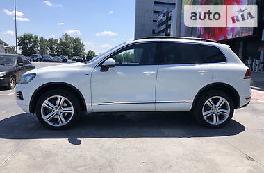 Позашляховик / Кросовер Volkswagen Touareg 2013 в Києві