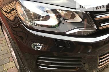Позашляховик / Кросовер Volkswagen Touareg 2011 в 
