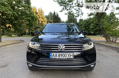 Позашляховик / Кросовер Volkswagen Touareg 2014 в Києві