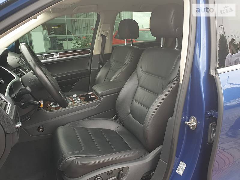 Позашляховик / Кросовер Volkswagen Touareg 2015 в Хмельницькому