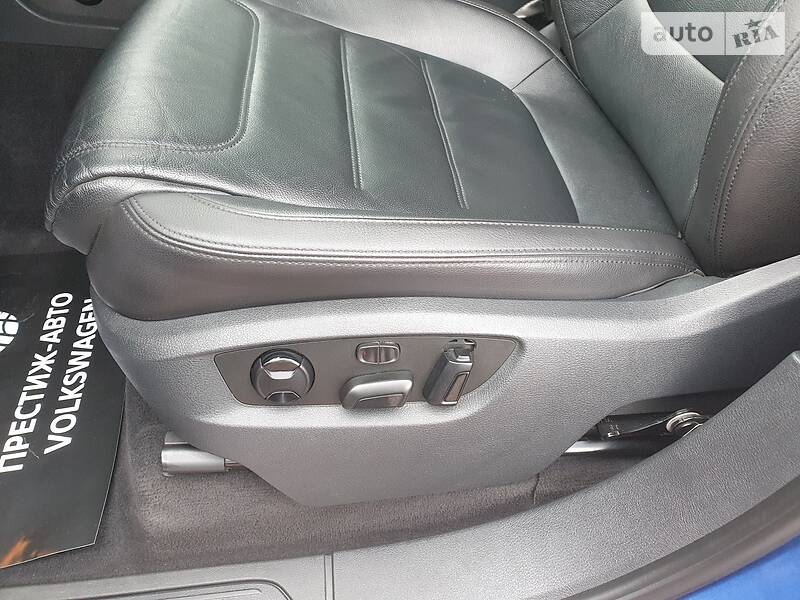 Позашляховик / Кросовер Volkswagen Touareg 2015 в Хмельницькому
