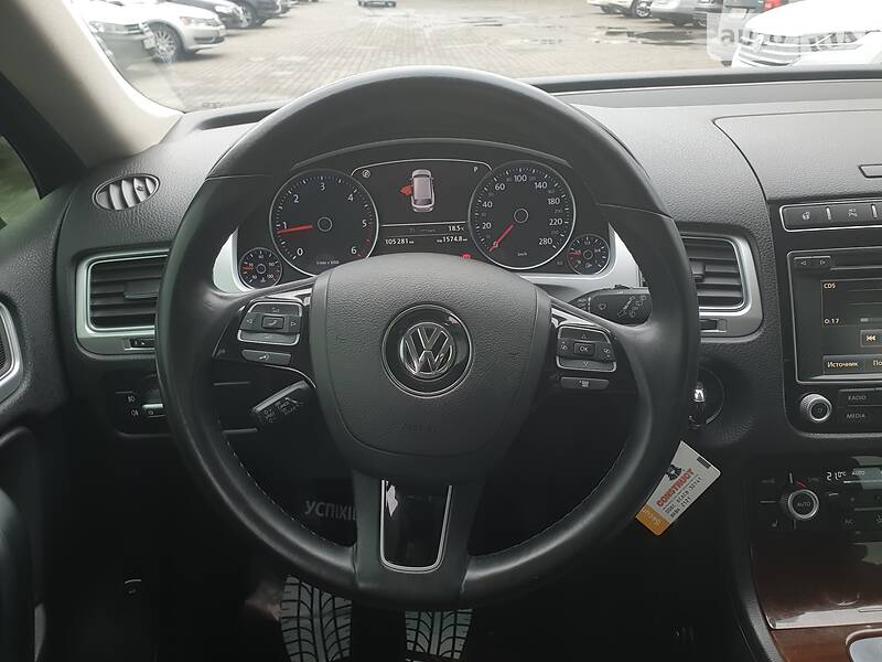Позашляховик / Кросовер Volkswagen Touareg 2015 в Хмельницькому