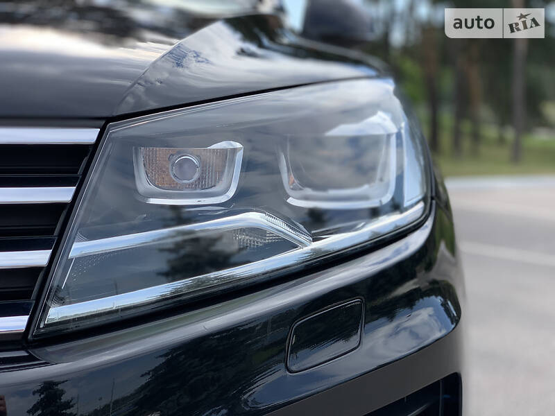 Позашляховик / Кросовер Volkswagen Touareg 2014 в Києві