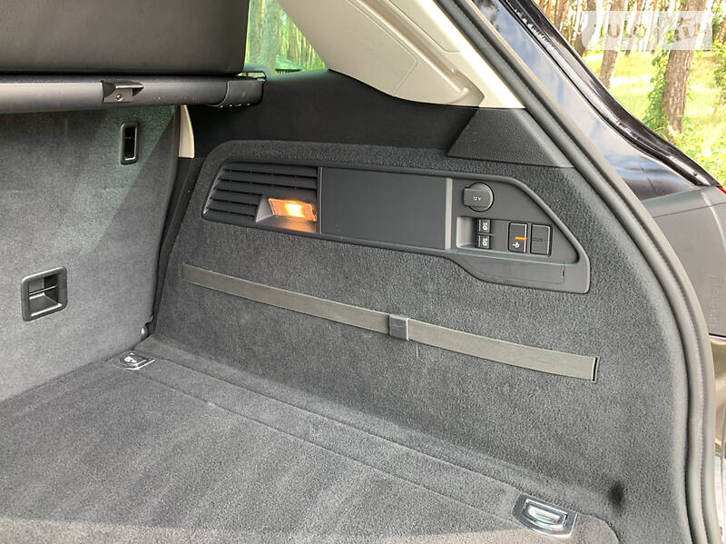 Позашляховик / Кросовер Volkswagen Touareg 2014 в Києві