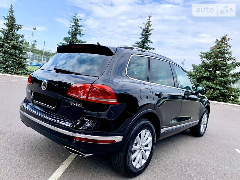 Позашляховик / Кросовер Volkswagen Touareg 2014 в Києві