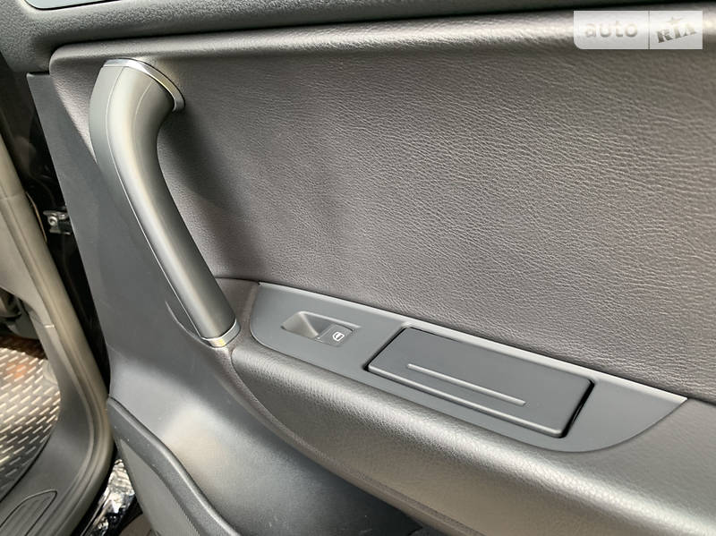 Позашляховик / Кросовер Volkswagen Touareg 2014 в Києві