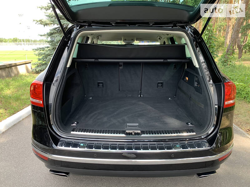 Позашляховик / Кросовер Volkswagen Touareg 2014 в Києві