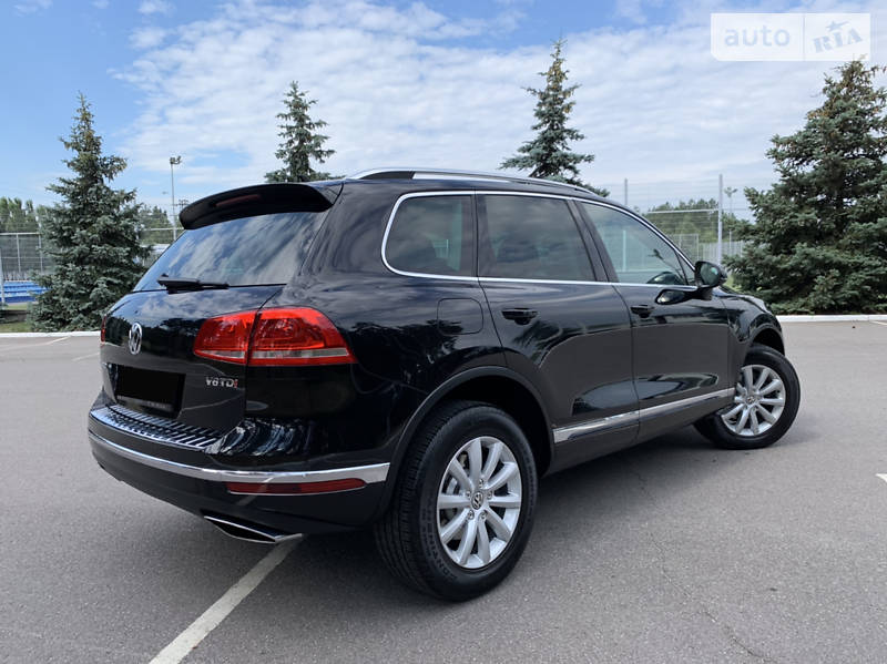 Позашляховик / Кросовер Volkswagen Touareg 2014 в Києві