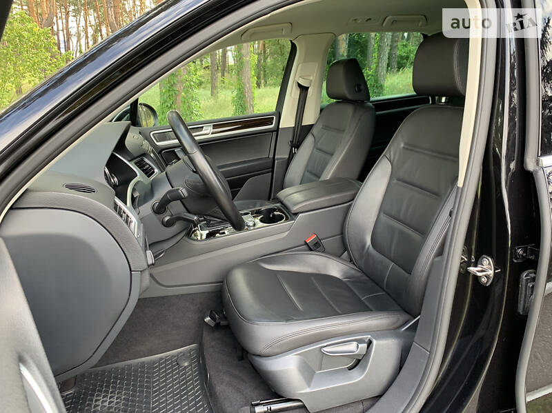 Позашляховик / Кросовер Volkswagen Touareg 2014 в Києві