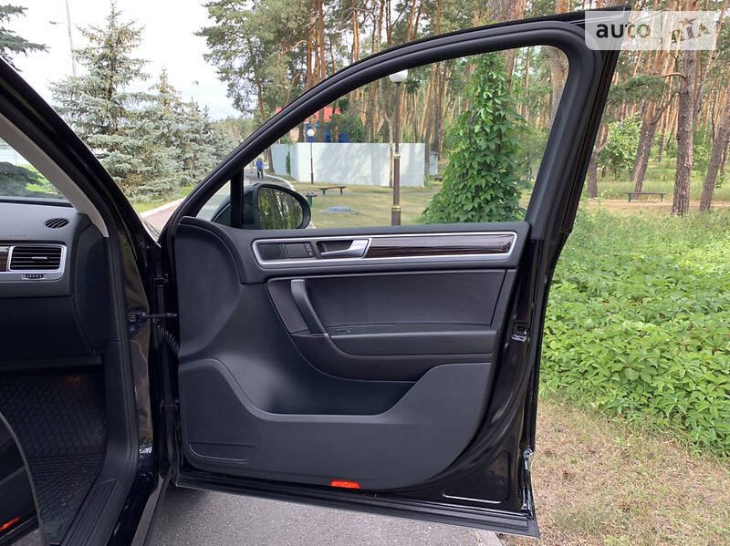 Позашляховик / Кросовер Volkswagen Touareg 2014 в Києві