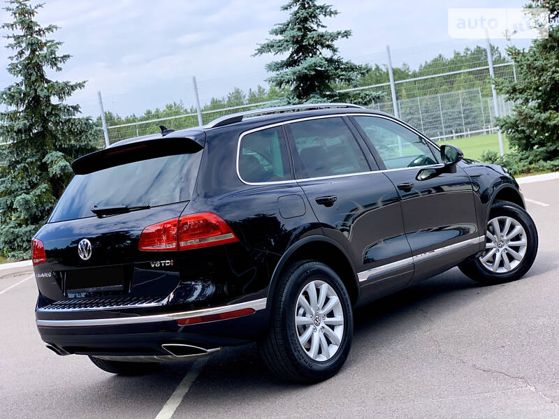 Позашляховик / Кросовер Volkswagen Touareg 2014 в Києві