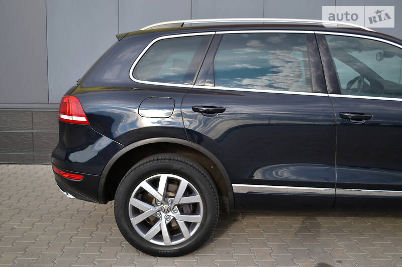 Позашляховик / Кросовер Volkswagen Touareg 2014 в Києві