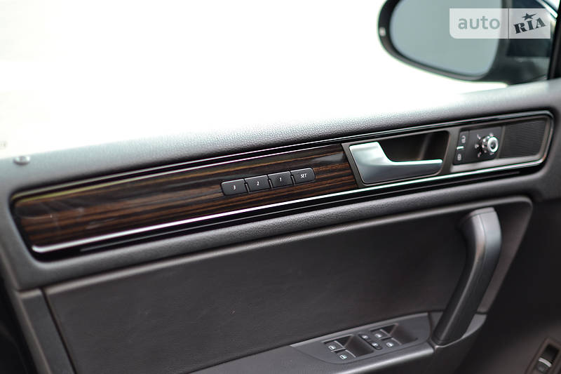 Позашляховик / Кросовер Volkswagen Touareg 2014 в Києві