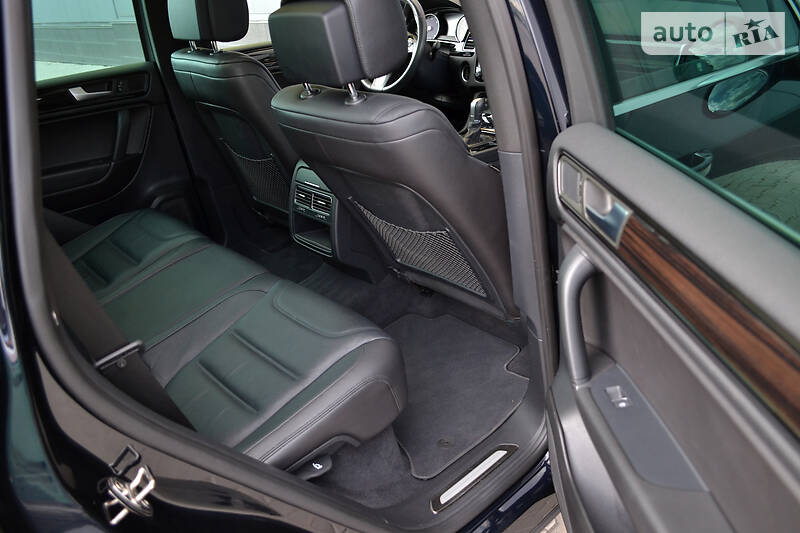 Позашляховик / Кросовер Volkswagen Touareg 2014 в Києві