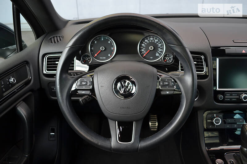 Позашляховик / Кросовер Volkswagen Touareg 2014 в Києві