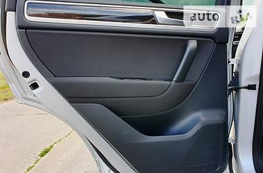 Позашляховик / Кросовер Volkswagen Touareg 2012 в 
