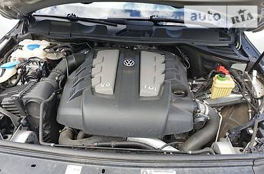 Позашляховик / Кросовер Volkswagen Touareg 2012 в 