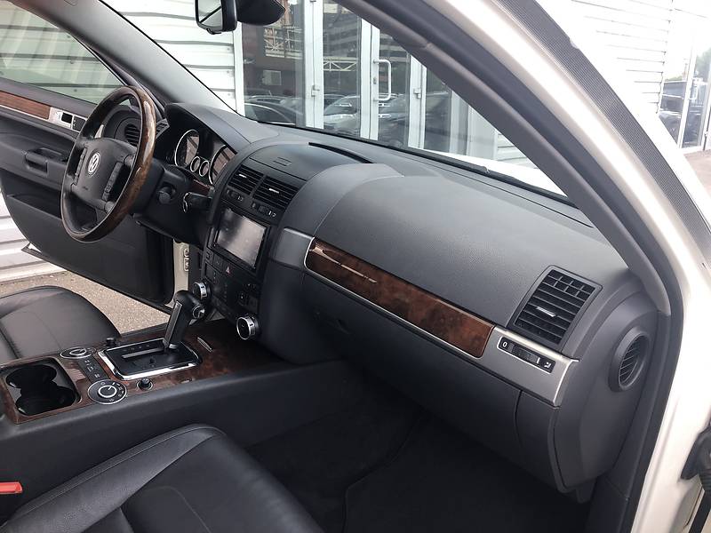Позашляховик / Кросовер Volkswagen Touareg 2009 в Києві