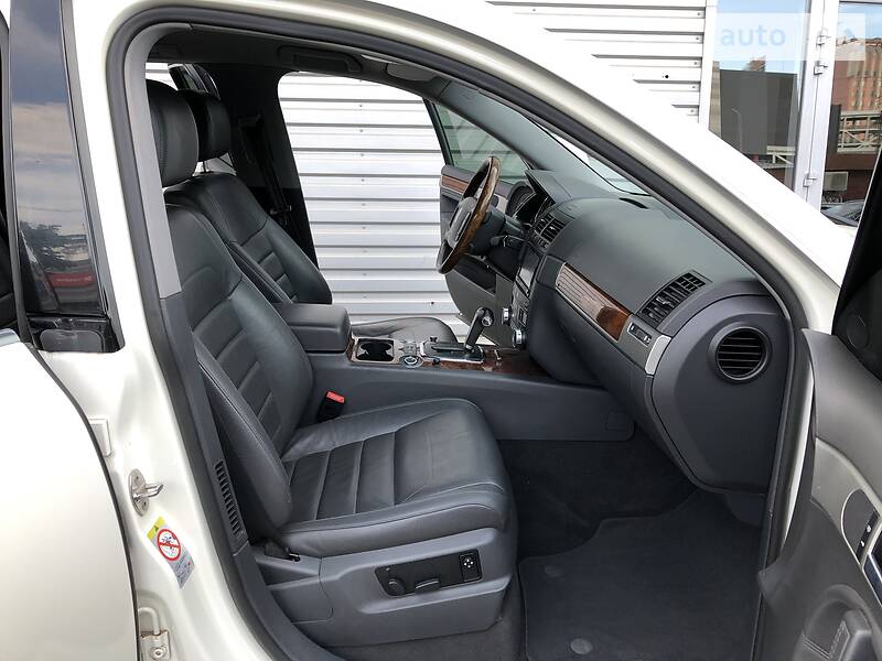 Позашляховик / Кросовер Volkswagen Touareg 2009 в Києві
