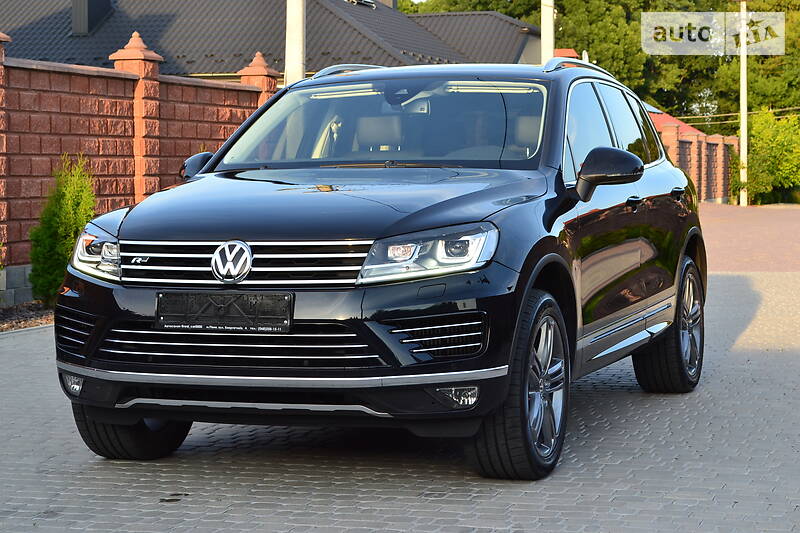 Позашляховик / Кросовер Volkswagen Touareg 2016 в Рівному