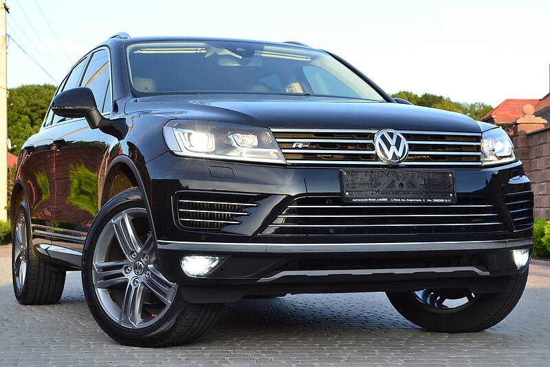 Позашляховик / Кросовер Volkswagen Touareg 2016 в Рівному