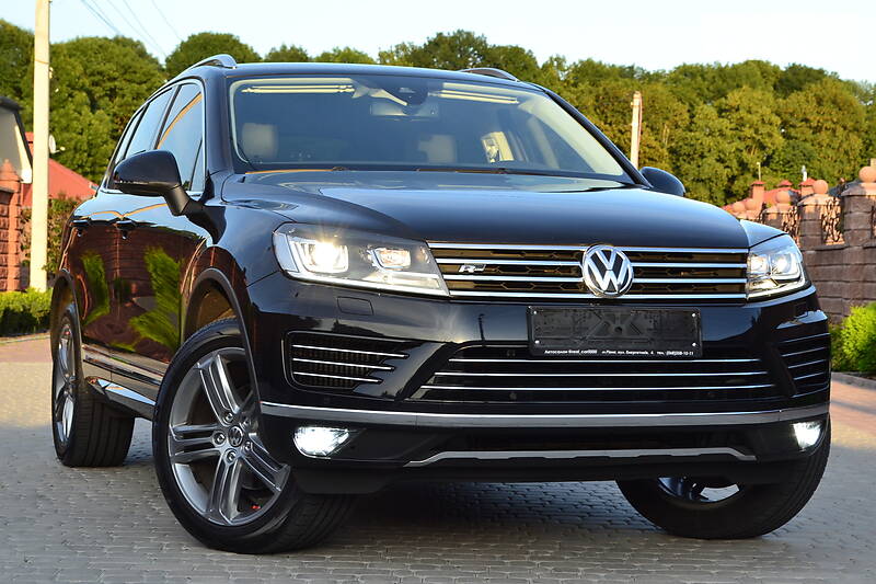 Позашляховик / Кросовер Volkswagen Touareg 2016 в Рівному