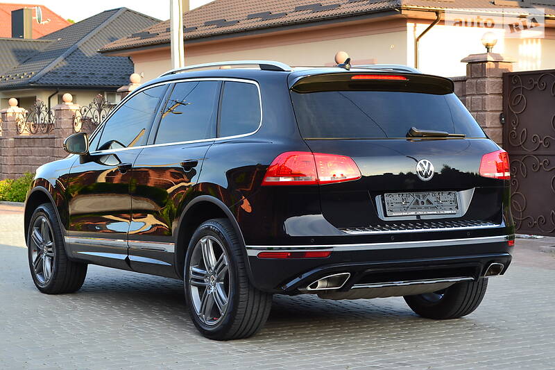 Позашляховик / Кросовер Volkswagen Touareg 2016 в Рівному