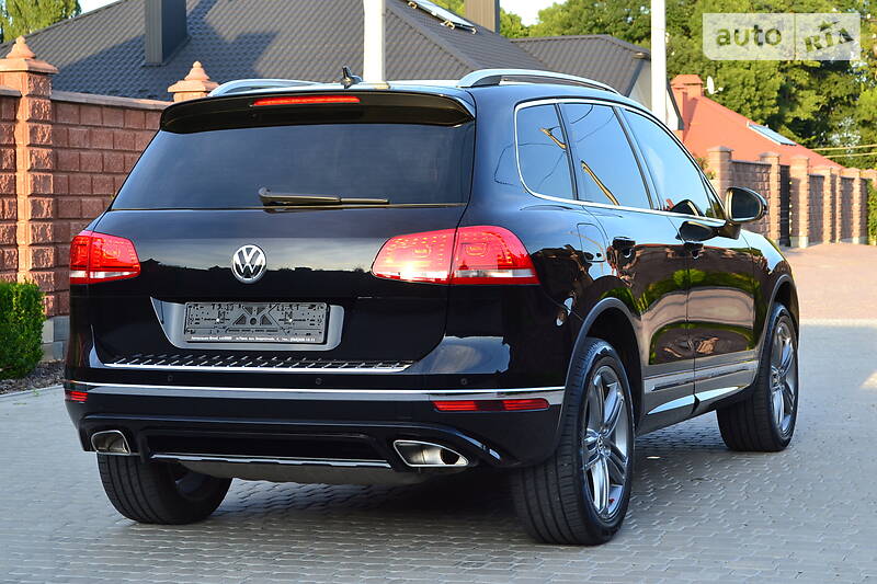 Позашляховик / Кросовер Volkswagen Touareg 2016 в Рівному
