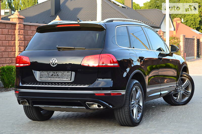 Позашляховик / Кросовер Volkswagen Touareg 2016 в Рівному