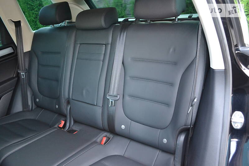 Позашляховик / Кросовер Volkswagen Touareg 2016 в Рівному