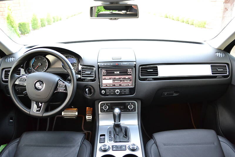 Позашляховик / Кросовер Volkswagen Touareg 2016 в Рівному