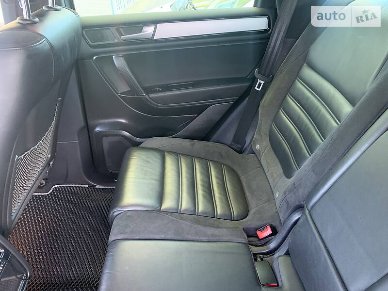 Позашляховик / Кросовер Volkswagen Touareg 2012 в Києві