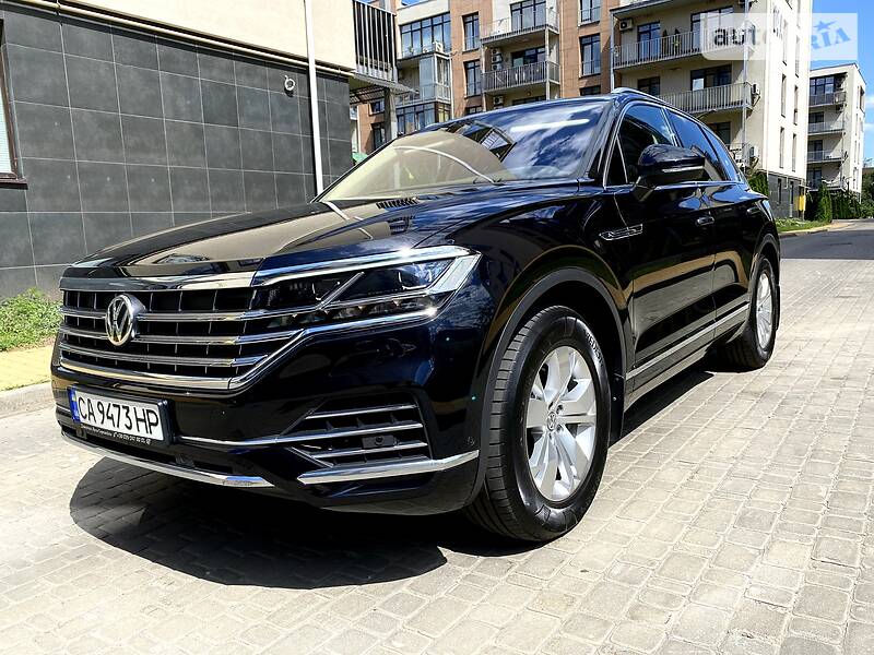 Позашляховик / Кросовер Volkswagen Touareg 2018 в Києві