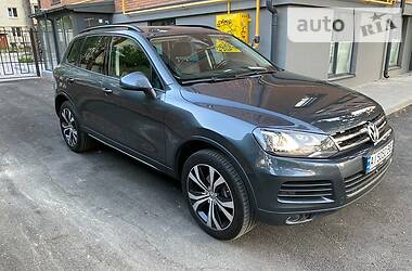 Внедорожник / Кроссовер Volkswagen Touareg 2014 в Киеве