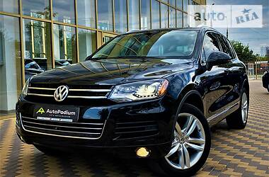 Внедорожник / Кроссовер Volkswagen Touareg 2014 в Николаеве